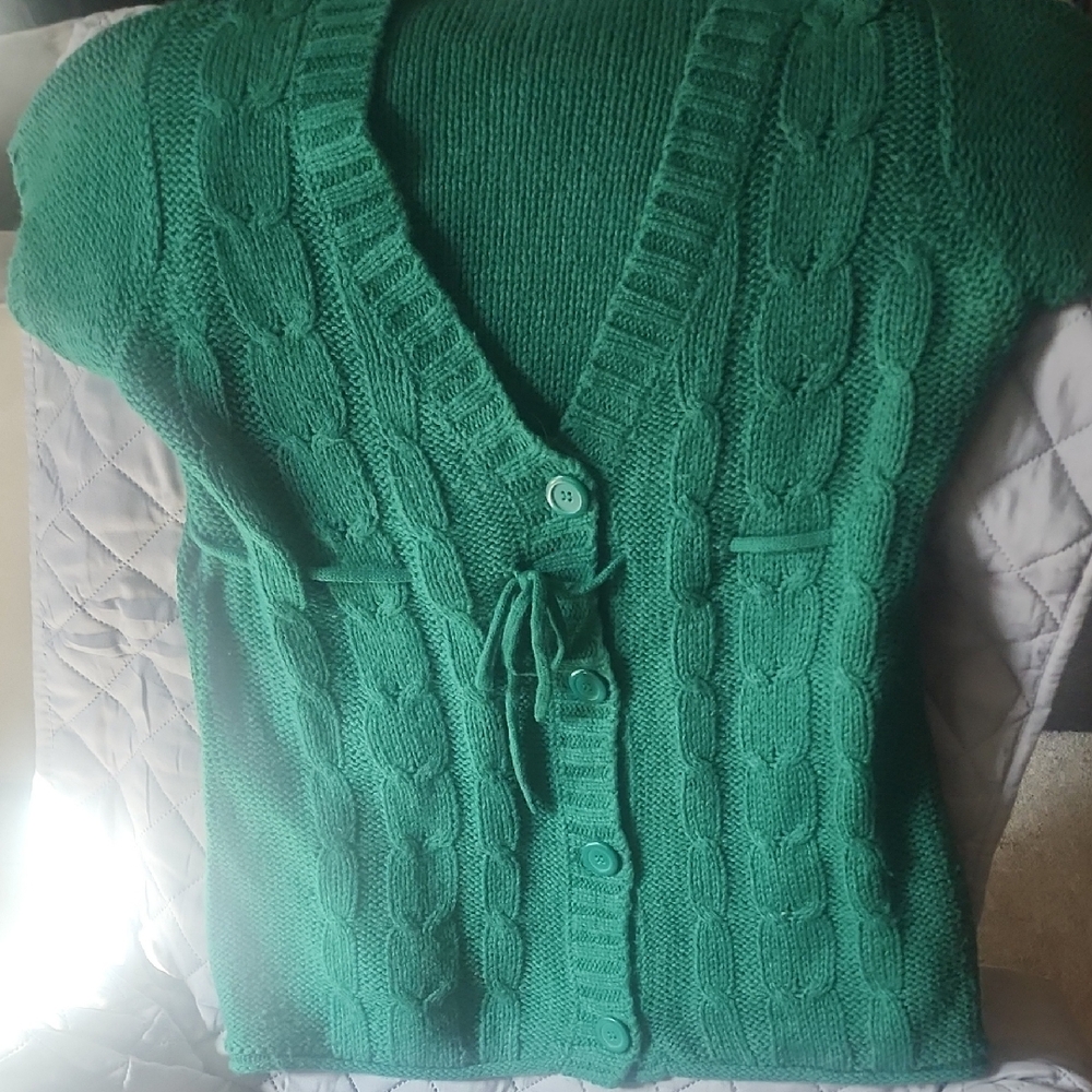 Emerald Green V-Neck Sweater with Cable Knit Design